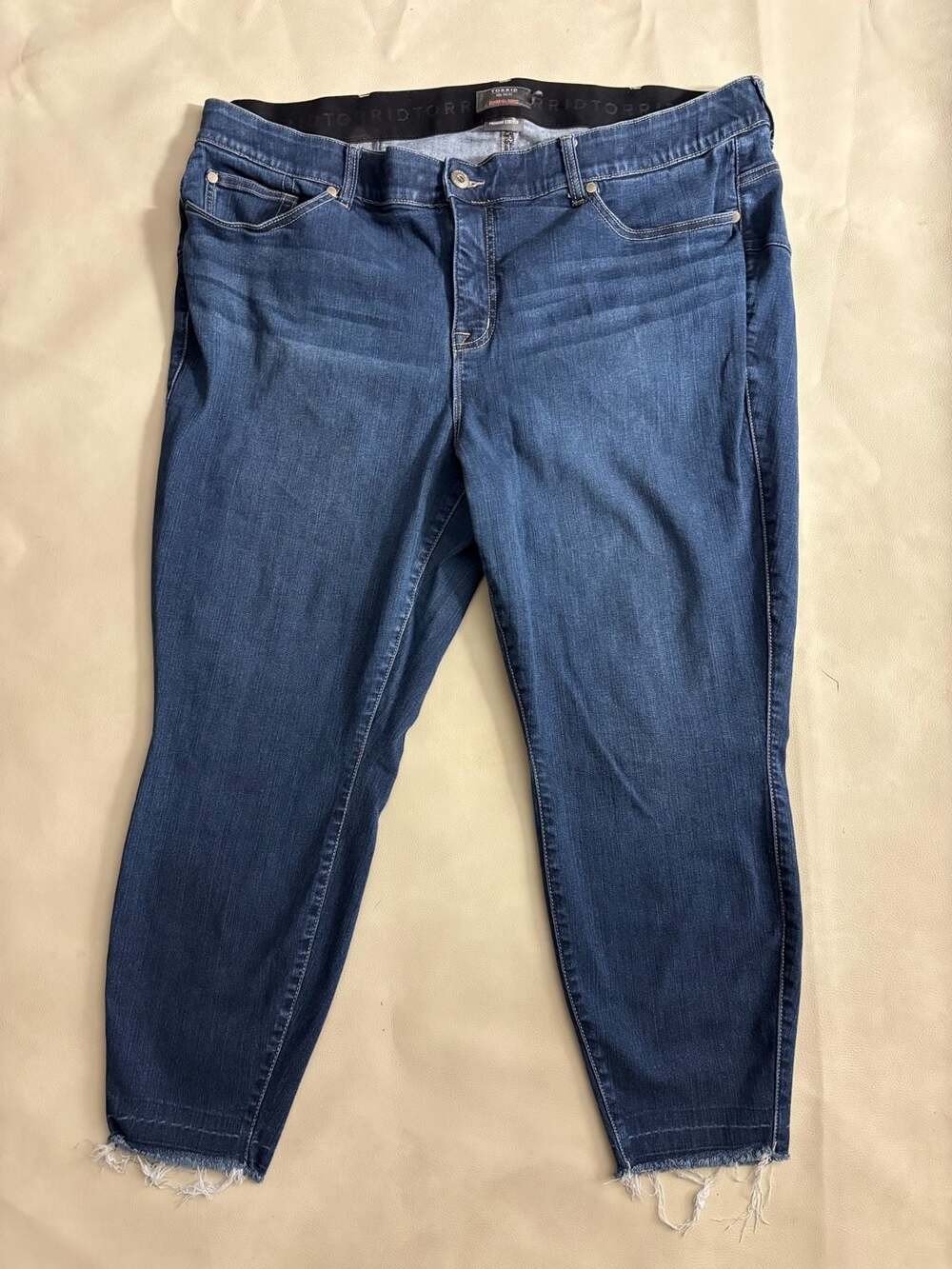 Torrid Bombshell Skinny Jeans Size 24R Dark Wash Raw Hem
